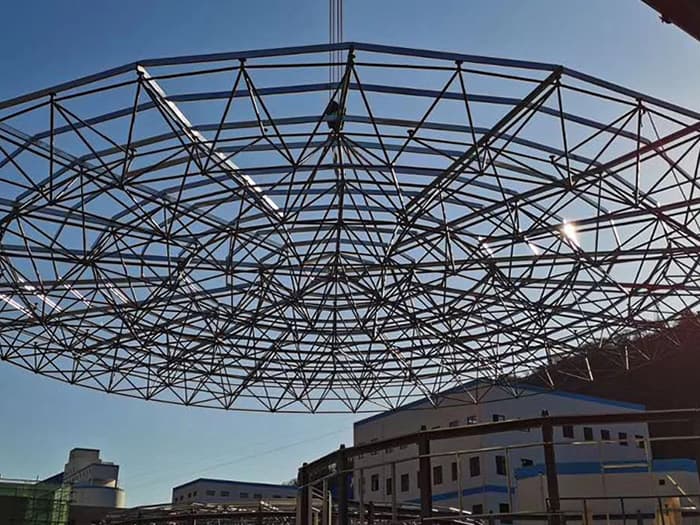 大理螺栓球网架工程施工现场
